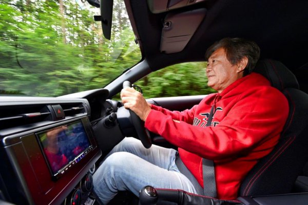 新型brzの素グレード Rを購入した弟子の愛車に試乗 国沢親方も より上質になって こらいいね ベストカーweb 自動車情報サイト 新車 中古車 Carview
