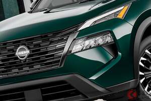 日産「最新SUV」がスゴい！ メッキ排除したブラックフェイス＆黒アイテム搭載！ ミドルサイズで“ちょうどいい”「ローグ ダークアーマー」米国モデルとは！