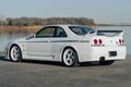 伝説のNISMO 400Rルックと800馬力エンジンの特別なR33型GT-R！予想を大きく上まわる約2333万円で落札