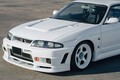 伝説のNISMO 400Rルックと800馬力エンジンの特別なR33型GT-R！予想を大きく上まわる約2333万円で落札