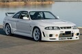 伝説のNISMO 400Rルックと800馬力エンジンの特別なR33型GT-R！予想を大きく上まわる約2333万円で落札