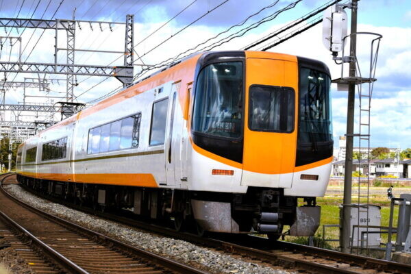 品川駅に「近鉄電車の巨大ポスター」が出現！ JR東海と“がっつりコラボ”  その内容は