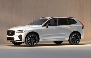 ブラックのアクセントを配してスポーティさを際立たせたボルボXC60の特別仕様車が日本上陸