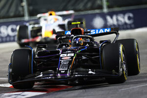 サインツは5位入賞「トップチーム同様の素晴らしいペースを維持できた」アルボンは無線使えず、マシンにもダメージ