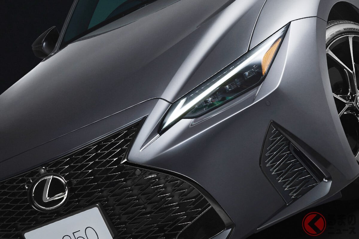 レクサス「“新”スポーツセダン」発売！ 黒いホイール・ミラー装着で高級感スゴすぎる！ 精悍＆スペシャルな「IS Fスポーツ モードブラック」どんなモデル？