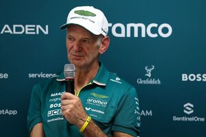 アストンマーティンF1、フェルスタッペン獲得に必要なのは“最高のマシン”。ニューウェイ「それ以上の夢物語を語っても無意味」
