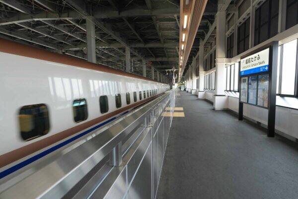 北陸新幹線の「ポツンと単独駅」には何があるのか？ ある意味“最強の立地？”
