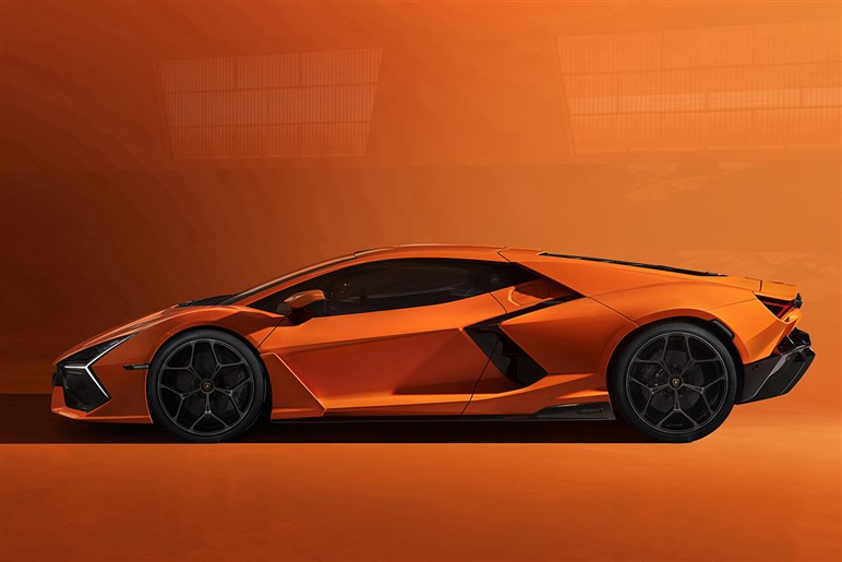【限定29台】ランボルギーニ新型「フェノメノ」ティザー公開。強化されたV12エンジンは「レヴエルト」の1015ps超か