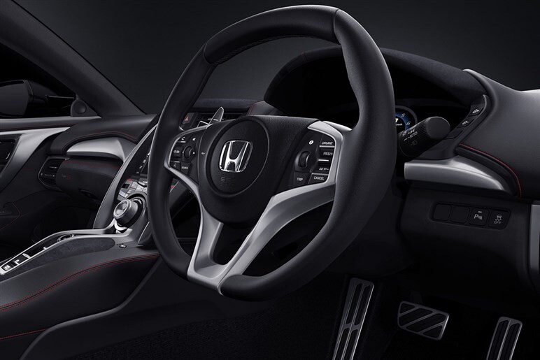 【意外と知らない】「エンジンの緊急停止」の方法。重大事故を避けるために知っておくべきやり方と注意点