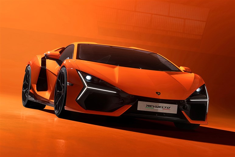 【限定29台】ランボルギーニ新型「フェノメノ」ティザー公開。強化されたV12エンジンは「レヴエルト」の1015ps超か