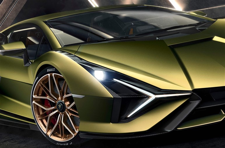 【限定29台】ランボルギーニ新型「フェノメノ」ティザー公開。強化されたV12エンジンは「レヴエルト」の1015ps超か