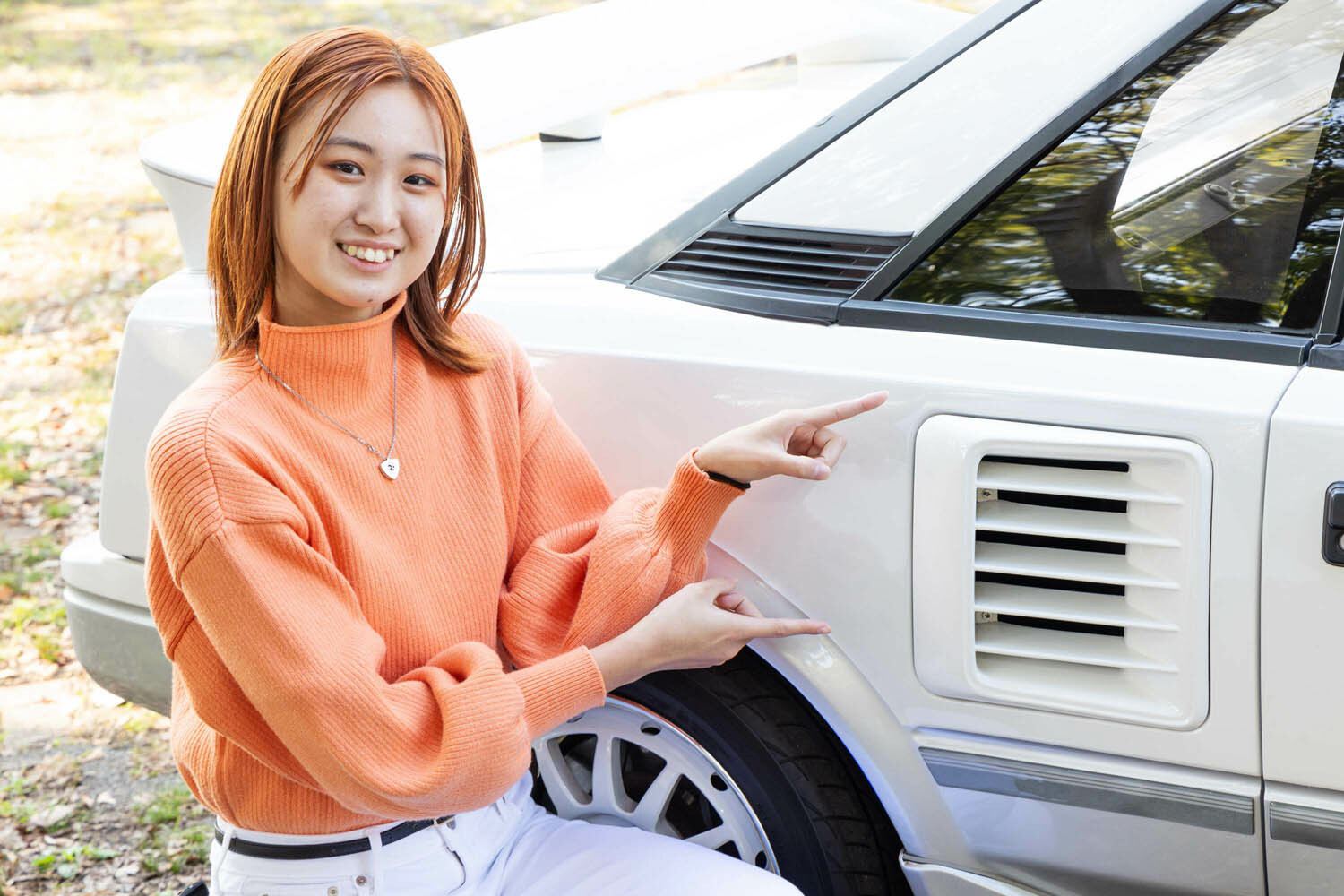 19歳女子、トヨタ初代「MR2」を初体験「母のAE86に内装の雰囲気が似てますね」【令和女子旧車に乗る】