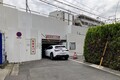 制限守ってもぶつかる！ 高さ1.7mの低いガード…京王線・笹塚～代田橋