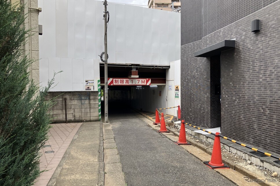 制限守ってもぶつかる！ 高さ1.7mの低いガード…京王線・笹塚～代田橋