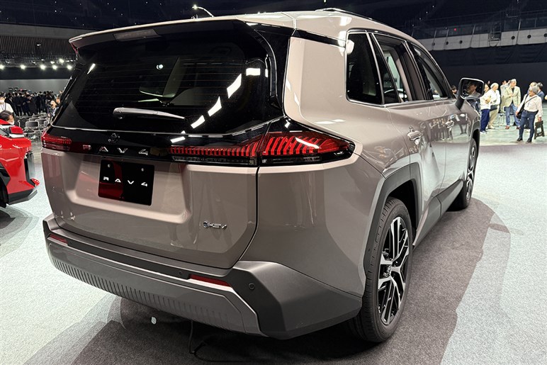 スポーツカー推しが新型「RAV4」を見てグッときた理由。GRより刺さったのは「アドベンチャー」だった