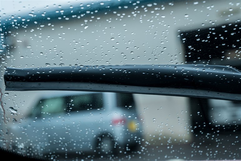 【梅雨が来るぞ】雨の日の快適度が全然違う！　コスパ最強。今すぐワイパー交換をしたほうがいい理由