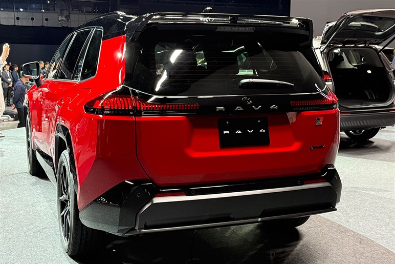 スポーツカー推しが新型「RAV4」を見てグッときた理由。GRより刺さったのは「アドベンチャー」だった