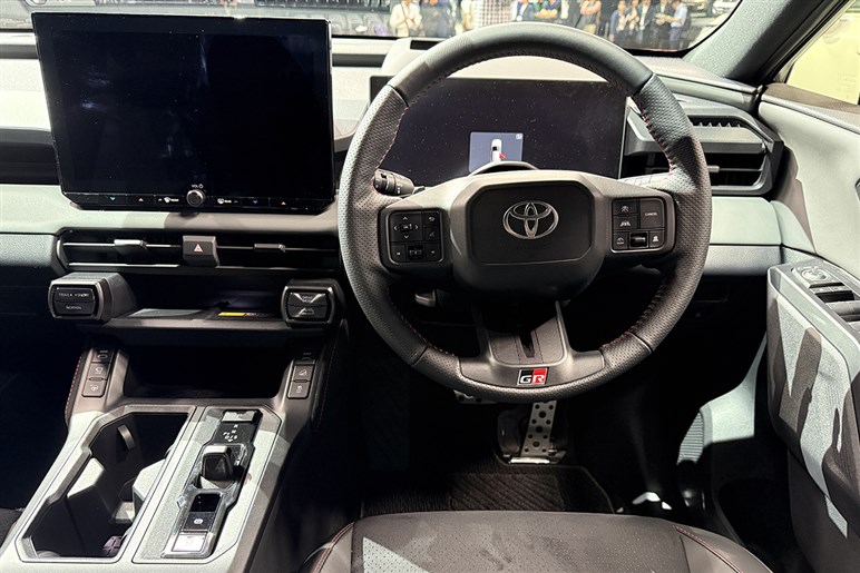 スポーツカー推しが新型「RAV4」を見てグッときた理由。GRより刺さったのは「アドベンチャー」だった