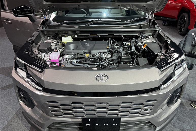 スポーツカー推しが新型「RAV4」を見てグッときた理由。GRより刺さったのは「アドベンチャー」だった