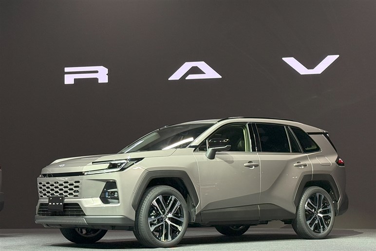 スポーツカー推しが新型「RAV4」を見てグッときた理由。GRより刺さったのは「アドベンチャー」だった