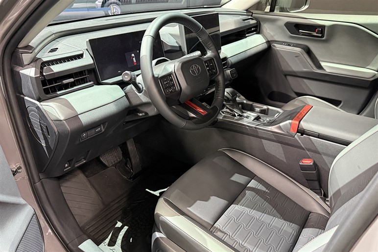 スポーツカー推しが新型「RAV4」を見てグッときた理由。GRより刺さったのは「アドベンチャー」だった