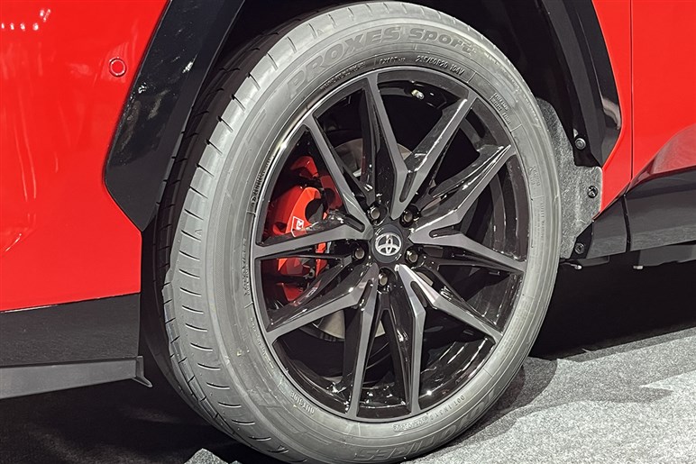 スポーツカー推しが新型「RAV4」を見てグッときた理由。GRより刺さったのは「アドベンチャー」だった