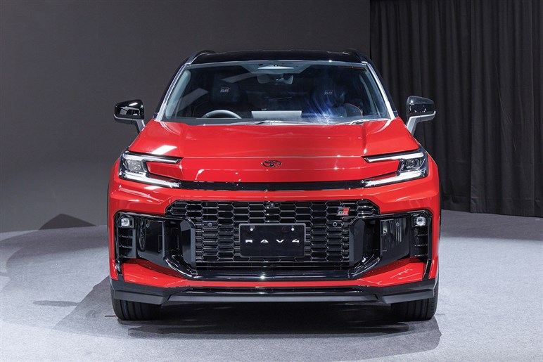 スポーツカー推しが新型「RAV4」を見てグッときた理由。GRより刺さったのは「アドベンチャー」だった
