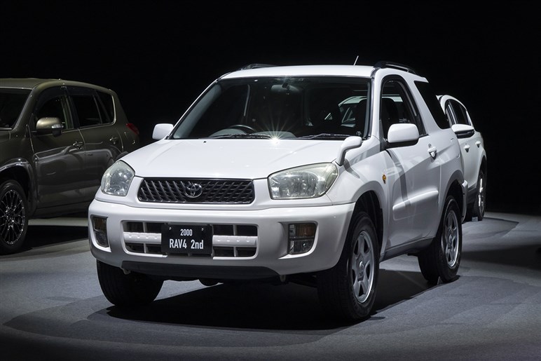 スポーツカー推しが新型「RAV4」を見てグッときた理由。GRより刺さったのは「アドベンチャー」だった