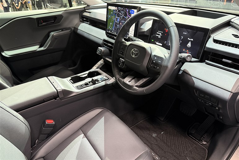 スポーツカー推しが新型「RAV4」を見てグッときた理由。GRより刺さったのは「アドベンチャー」だった