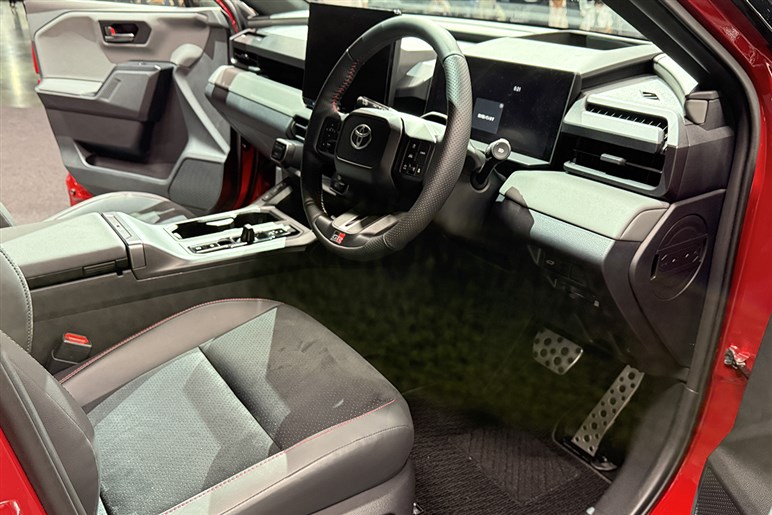 スポーツカー推しが新型「RAV4」を見てグッときた理由。GRより刺さったのは「アドベンチャー」だった
