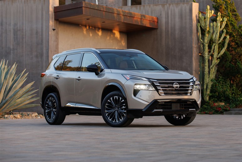【出しちゃえ日産】人気のフレーム構造とプラグインHVの“悪魔合体”で、新型ピックアップやスポーツモデル登場か