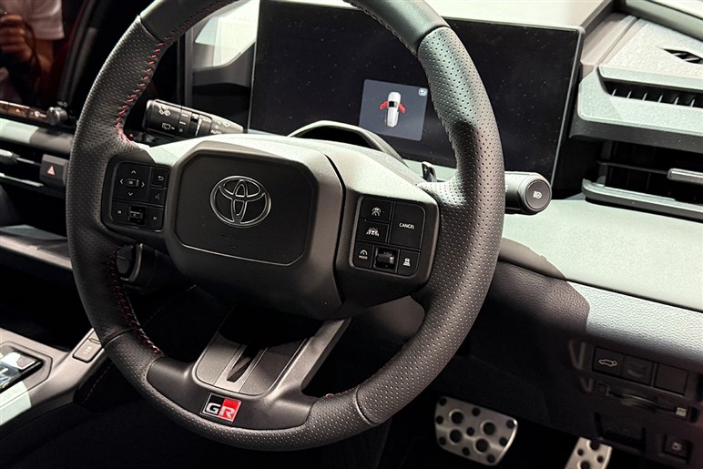 スポーツカー推しが新型「RAV4」を見てグッときた理由。GRより刺さったのは「アドベンチャー」だった