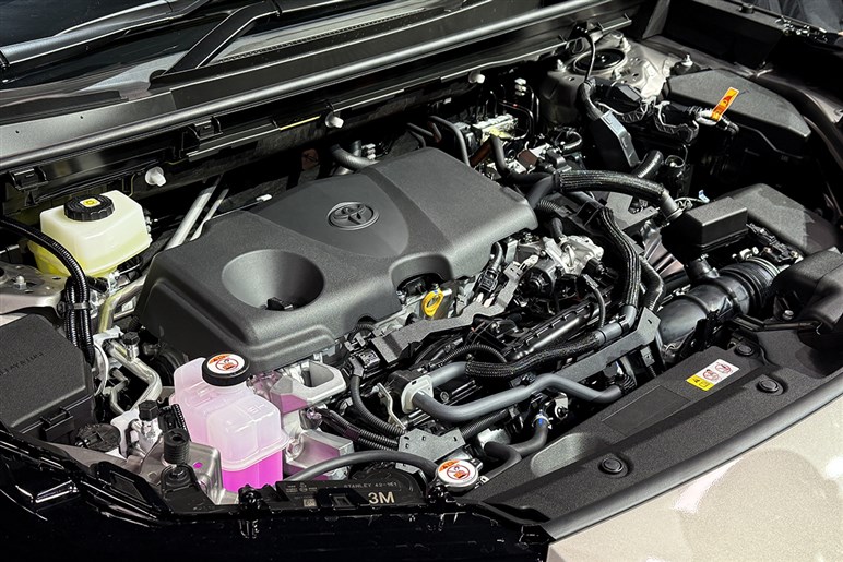 スポーツカー推しが新型「RAV4」を見てグッときた理由。GRより刺さったのは「アドベンチャー」だった