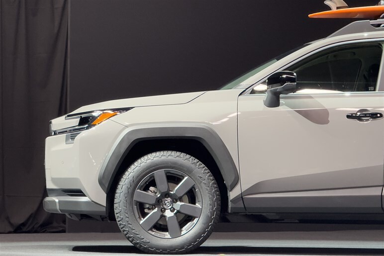 スポーツカー推しが新型「RAV4」を見てグッときた理由。GRより刺さったのは「アドベンチャー」だった