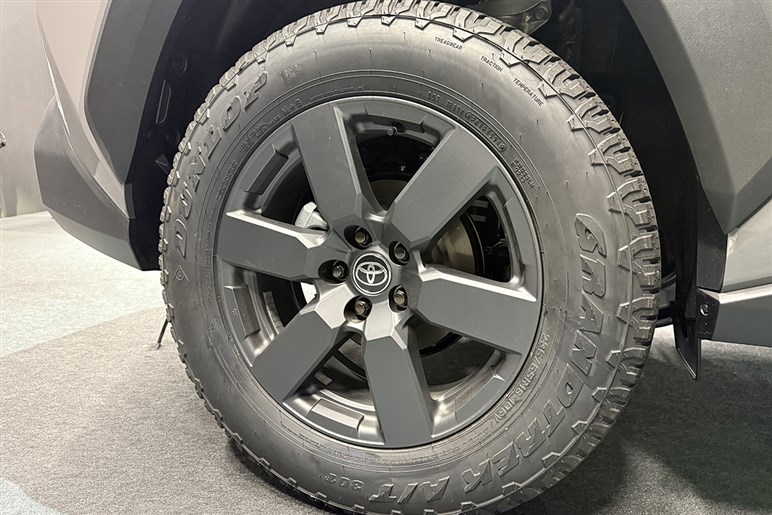 スポーツカー推しが新型「RAV4」を見てグッときた理由。GRより刺さったのは「アドベンチャー」だった