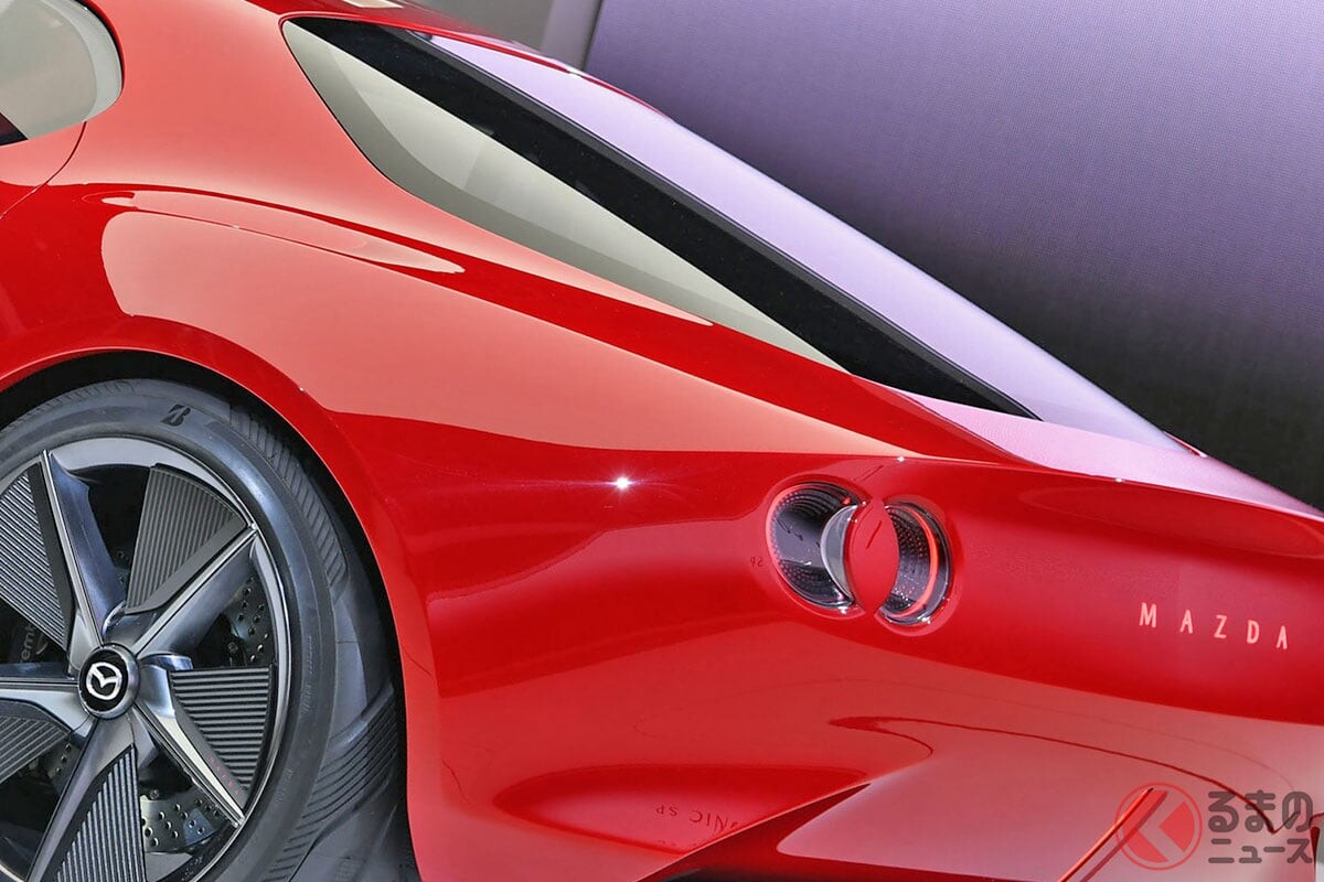 マツダの「新型ロータリースポーツ」まもなく登場!? 全長4.1m級×1.85m幅の「ワイド＆ロー」スタイルが超カッコいい！ 精悍2シーター「アイコニックSP」その後どうなった？