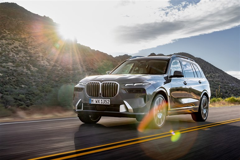 【BMWが大変身】全車種に採用される新デザインは新型「iX3」から始まり次期「3シリーズ」へ
