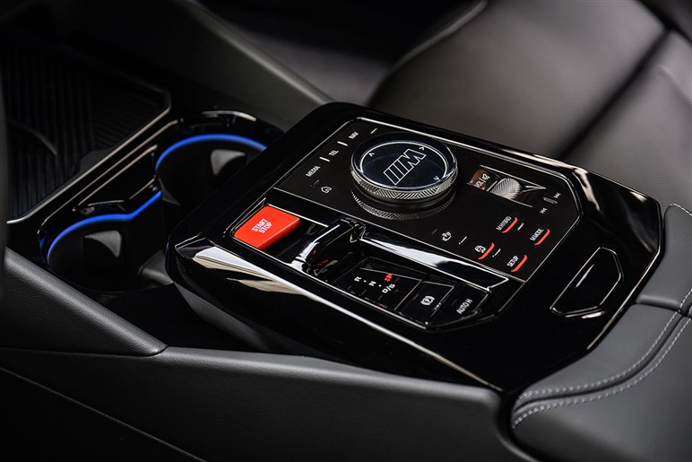 【BMWが大変身】全車種に採用される新デザインは新型「iX3」から始まり次期「3シリーズ」へ
