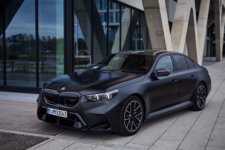 【BMWが大変身】全車種に採用される新デザインは新型「iX3」から始まり次期「3シリーズ」へ
