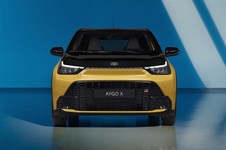 これこそ日本にピッタリ！ 欧州でトヨタ「アイゴX」がマイチェン。全車ハイブリッド化でもはや無敵の存在に