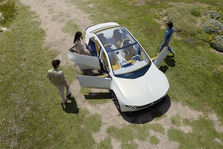 【BMWが大変身】全車種に採用される新デザインは新型「iX3」から始まり次期「3シリーズ」へ