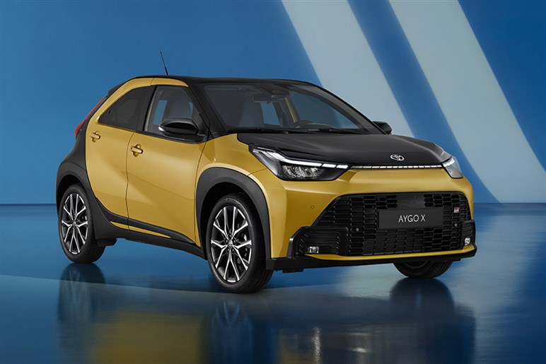 これこそ日本にピッタリ！ 欧州でトヨタ「アイゴX」がマイチェン。全車ハイブリッド化でもはや無敵の存在に