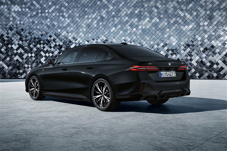 【BMWが大変身】全車種に採用される新デザインは新型「iX3」から始まり次期「3シリーズ」へ