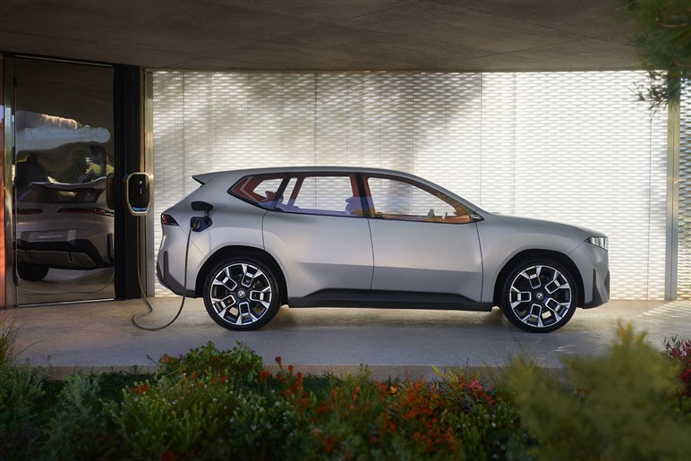 【BMWが大変身】全車種に採用される新デザインは新型「iX3」から始まり次期「3シリーズ」へ