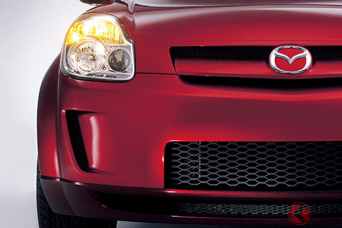 6速MT搭載！ マツダ「小さな“高級”スポーツカー」に大注目！ 全長4m切りでクラス超え「超・豪華内装」×パワフル2Lエンジン搭載！ “若者“向け「MX-Micro Sport」米コンセプトとは