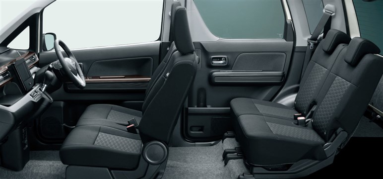 【スライドドア時代が来る】ムーヴを追う新型「ワゴンR」の今わかる情報。軽初の「フルハイブリッド」採用、噂のEVはどうなる？