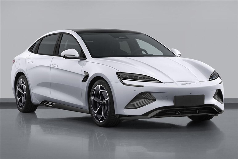 新型「リーフ」とテスラはガチンコのコスパ勝負。“ロングレンジ版”が600万円の大台を超えるかどうかが勝負の分かれ目に