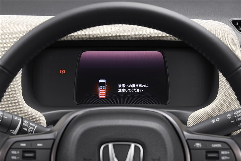 【高齢ドライバー】に推薦するべき、運転しやすくコスパに優れ、先進安全装備が充実したモデルの選び方