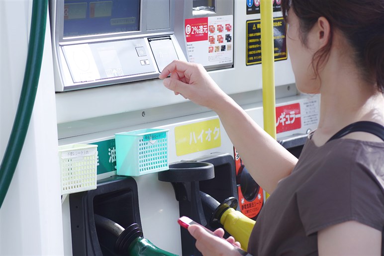 軽自動車だから軽油を入れ…ちゃダメ！ 実は意外と多い「燃料の入れ間違い」　その時どうしたらいいのか
