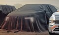 三菱が欧州で新型「エクリプスクロス」をチラ見せ。ルノーベースのBEVで9月発表…日本向けはどうなる？